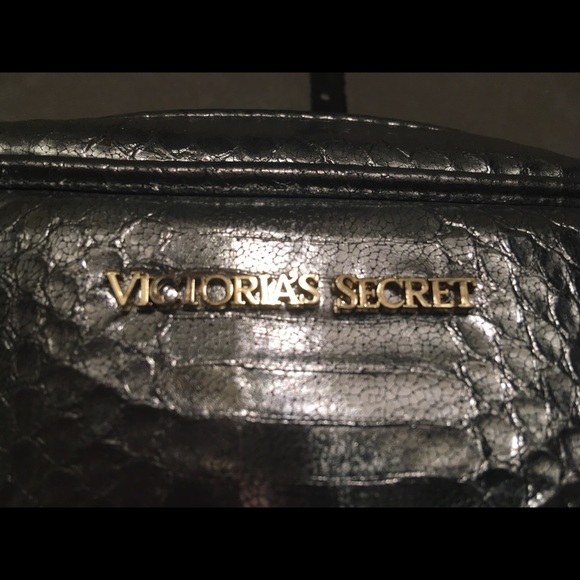 Victoria secrets sliver metallic cross body purse - Picture 2 of 3